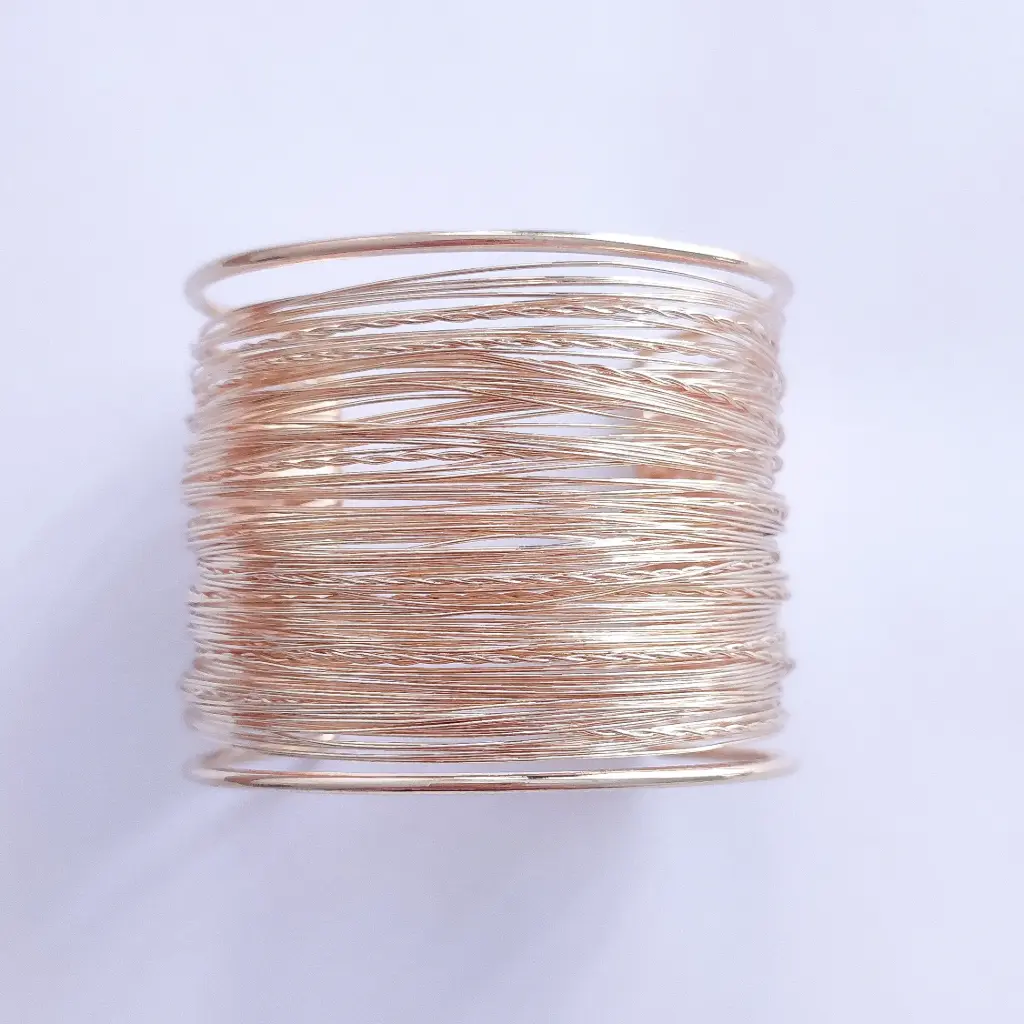 Brazalete dorado ajustable