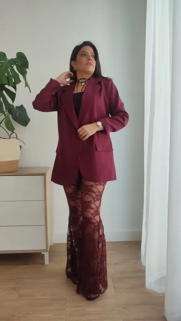 [8400000006551] Pantalón encaje burdeos