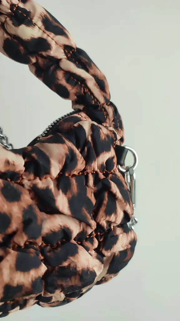 [8400000001999] Bolso Puffy Leo